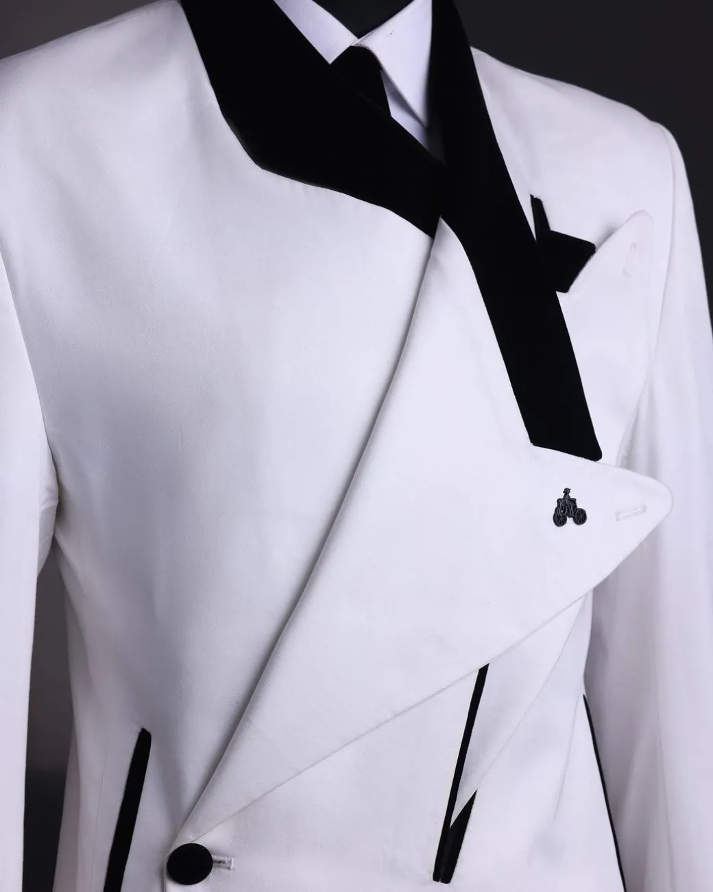 A Polished chinos “pride & prejudice”, double breasted deconstructed dropping lapel suit