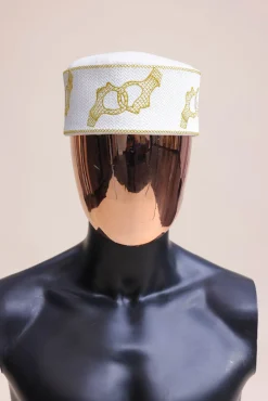 A porcelain, connected medulla and wooven pattern embroidery detailing hat