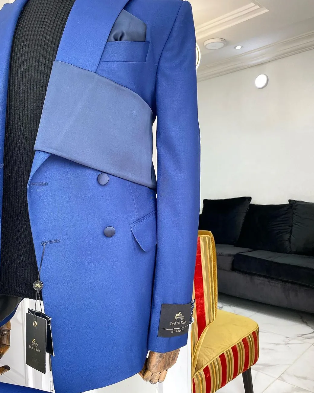 A Premium Reloaded navy blue “Oranmiyan” Peak lapel Suit