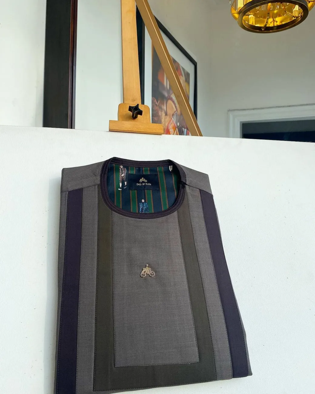 A related shade of brown rectangular front, invisible zip-neck senator kaftan native.