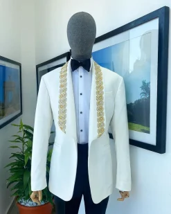A reloaded “Vegas” Monochrome Ivory White Shawl Lapel Suit
