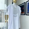 A Snow White dotted round and interwoven line embroidery agbada