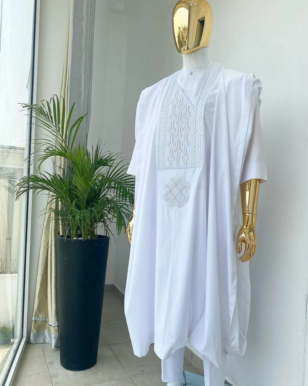 A Snow White dotted round and straight line embroidery agbada