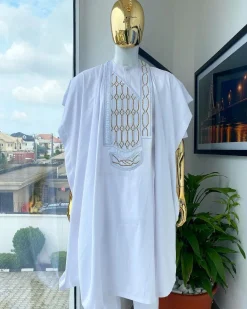 A Snow White dotted round and interwoven line embroidery agbada