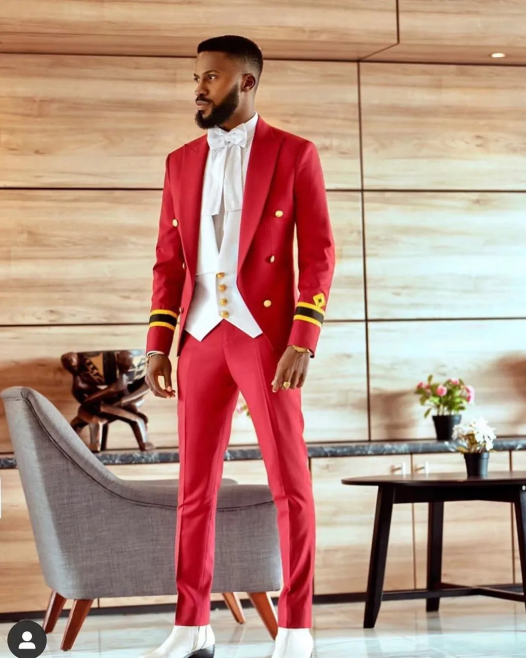A Wine Short Marine Gold Buttons tuxedo Suit