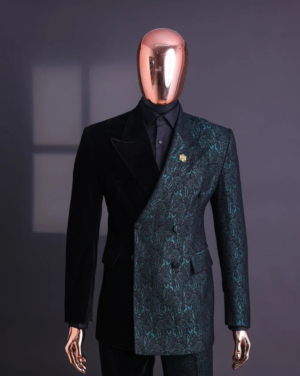 An Emerald green & black “rival” 1/4 cut ocean element peak lapel double breasted jacquard suit