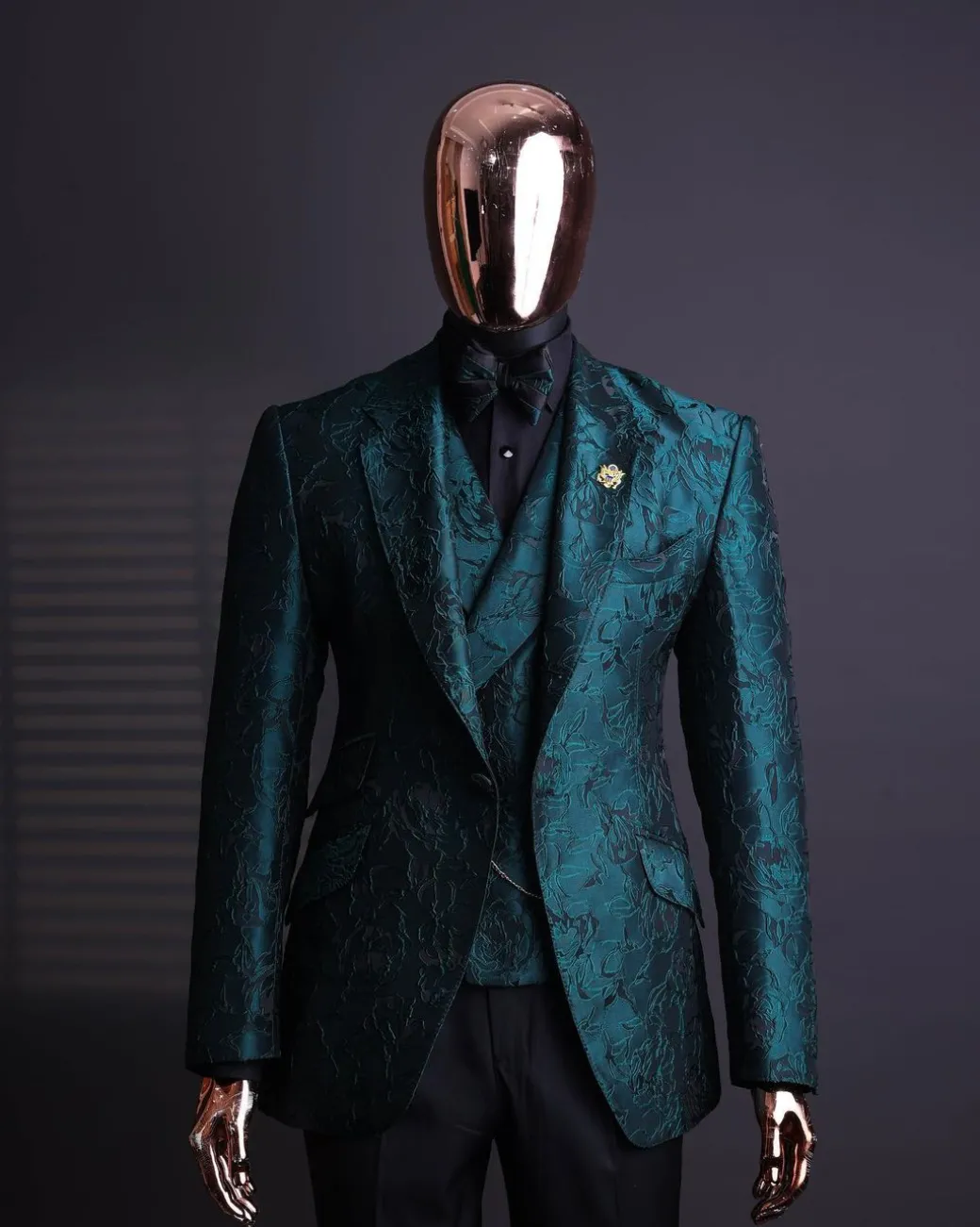 An Emerald green, knitted, root floral jacquard notch lapel suit