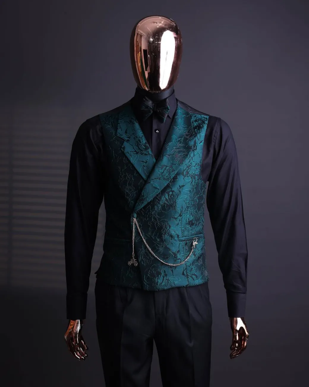 An emerald green, knitted, root floral jacquard notch lapel suit