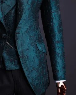 An emerald green, knitted, root floral jacquard notch lapel suit