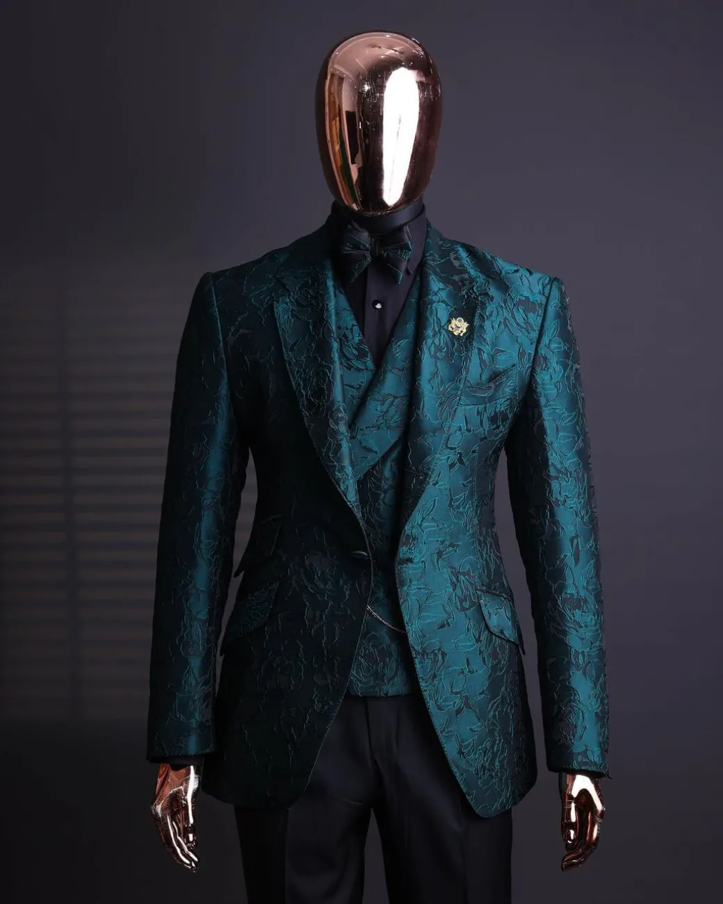 An Emerald green, knitted, root floral jacquard notch lapel suit