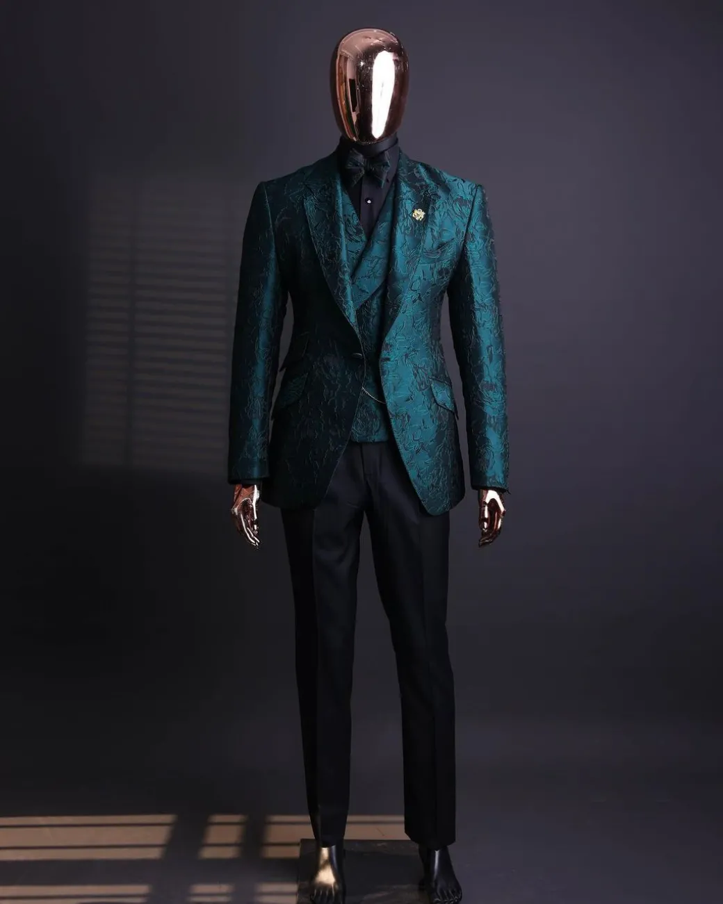 An Emerald green, knitted, root floral jacquard notch lapel suit