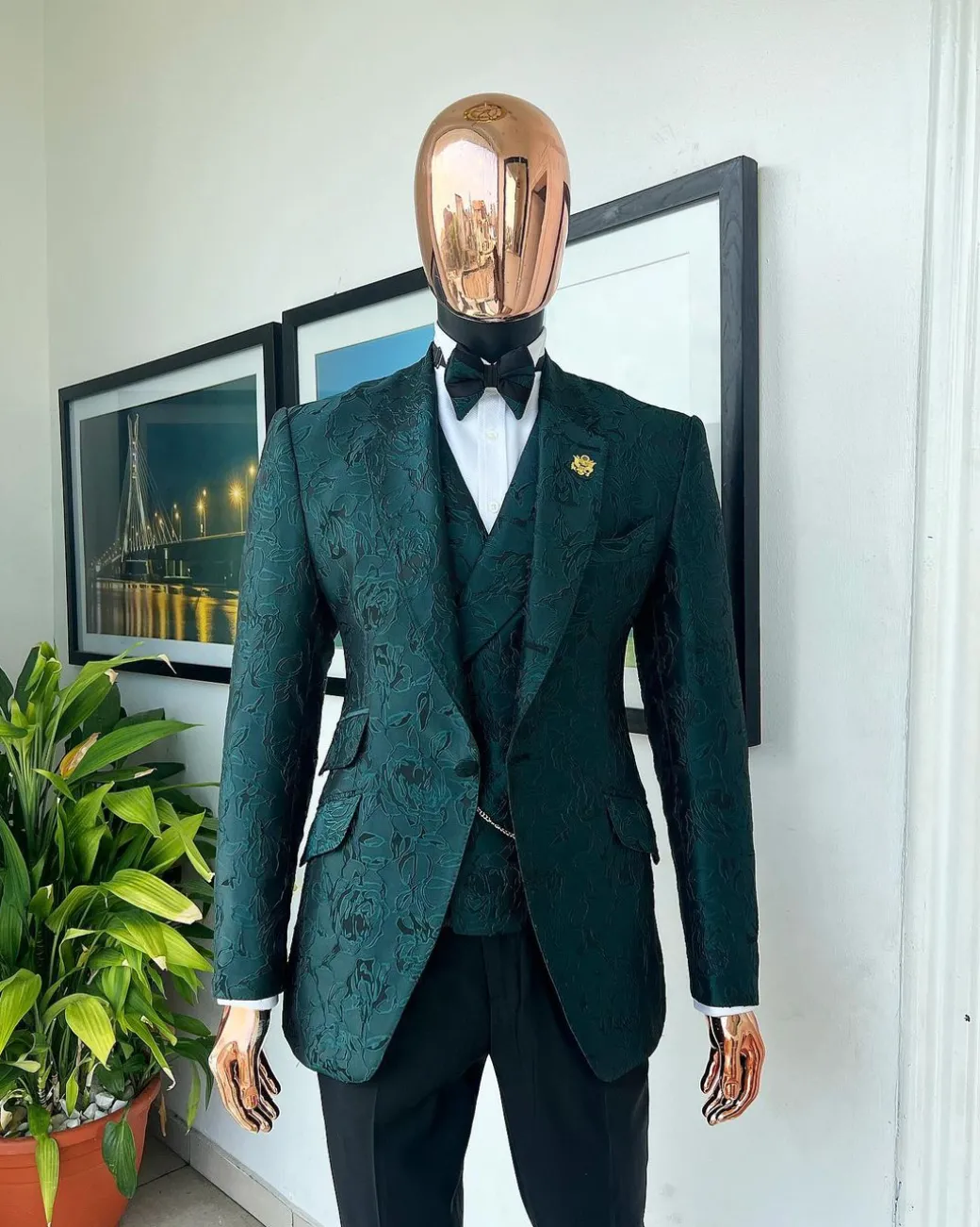 An emerald green, knitted, root floral jacquard notch lapel suit