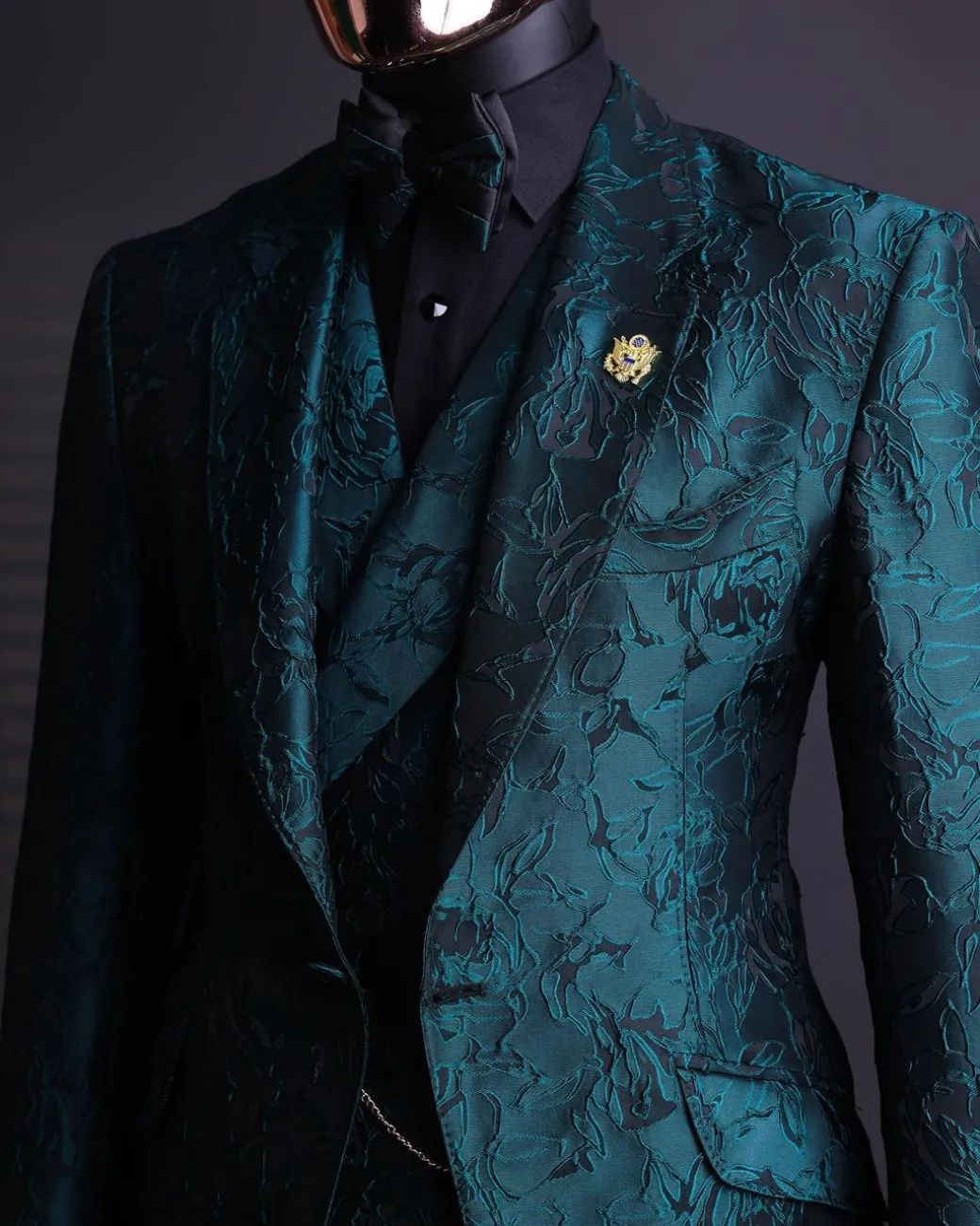 An Emerald green, knitted, root floral jacquard notch lapel suit