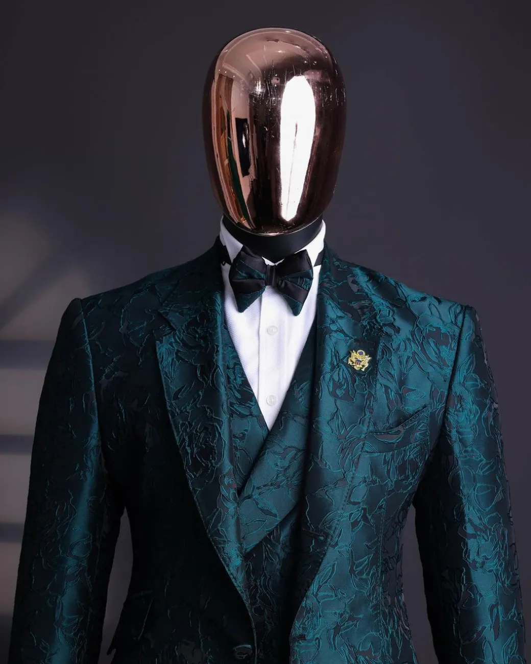 An emerald green, knitted, root floral jacquard notch lapel suit