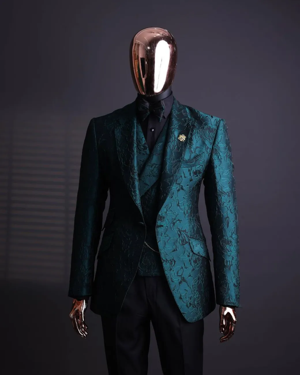 An Emerald green, knitted, root floral jacquard notch lapel suit
