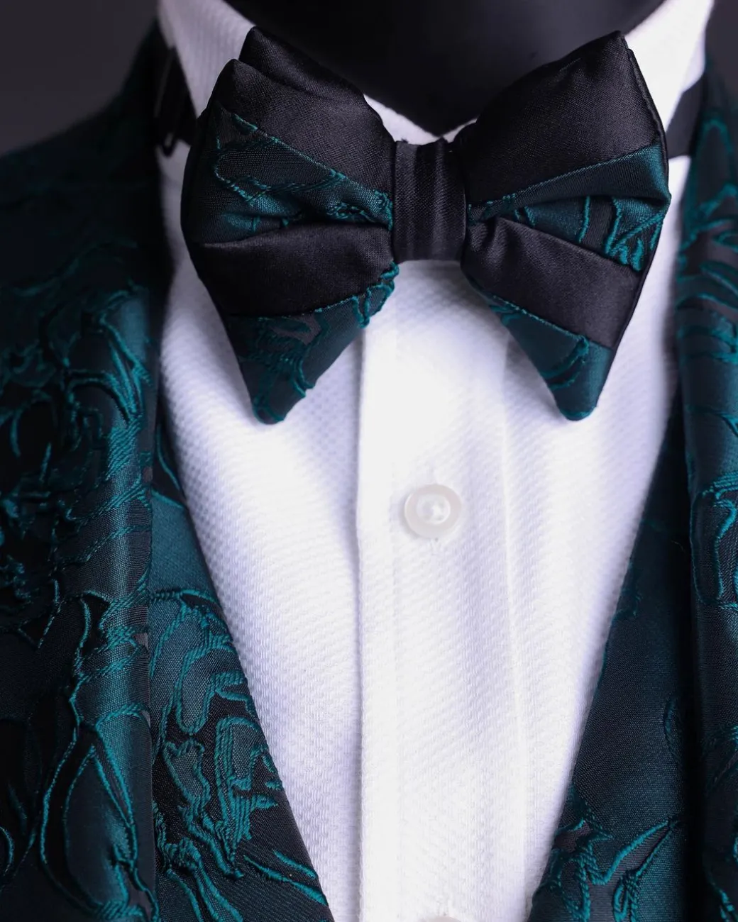 An emerald green, knitted, root floral jacquard notch lapel suit
