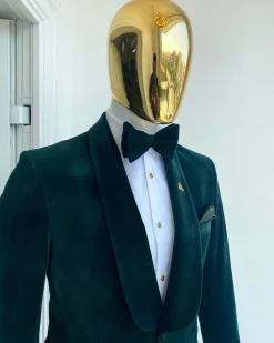 An Emerald Green Shawl Lapel Velvet Tuxedo Suit