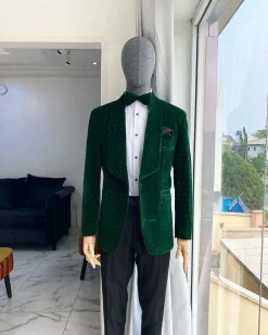 An Emerald Green Velvet Shawl Lapel Tuxedo Suit