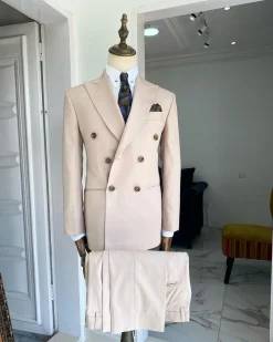 An Irish Cream double breasted peak lapel suit