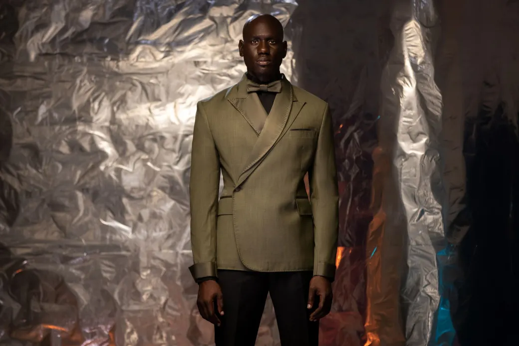 An Irish Green Peak and Shawl Lapel Wedding Tuxedo Suit.