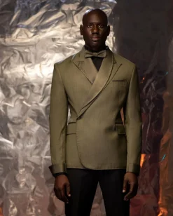 An Irish Green Peak and Shawl Lapel Wedding Tuxedo Suit.