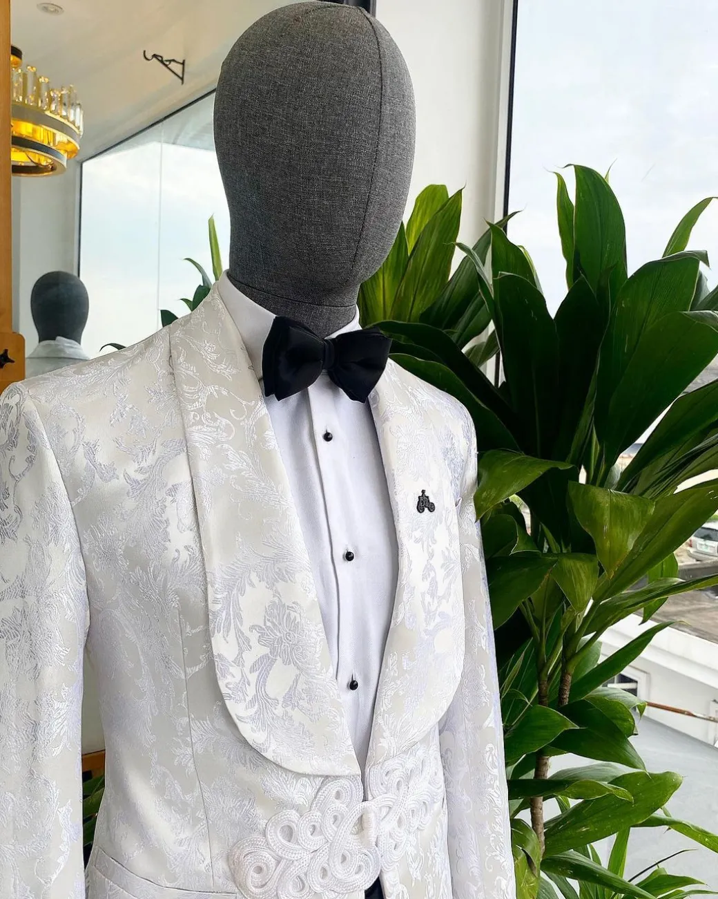 An Ivory White And Silver Shawl Lapel Floral Jacquard Suit