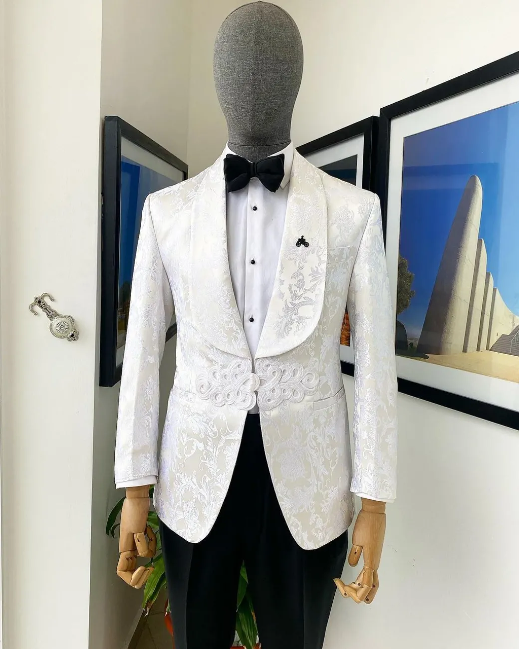 An Ivory White And Silver Shawl Lapel Floral Jacquard Suit