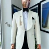 An Ivory White Circle Pattern Jacquard Shawl Lapel Suit.
