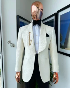 An Ivory White Circle Pattern Jacquard Shawl Lapel Suit.
