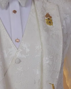 An ivory white, knitted, root floral jacquard notch lapel suit.