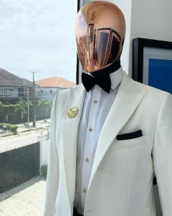 An Ivory White Peak Lapel Business Suit