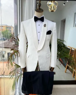 An Ivory White Shawl Lapel jacquard Tuxedo Suit