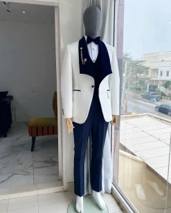 An Ivory White Shawl Lapel Square Pattern Jacquard Tuxedo Suit