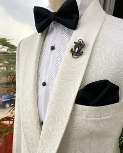An Ivory White Shawl Lapel jacquard Tuxedo Suit