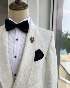 An Ivory White Shawl Lapel Jacquard Tuxedo Suit