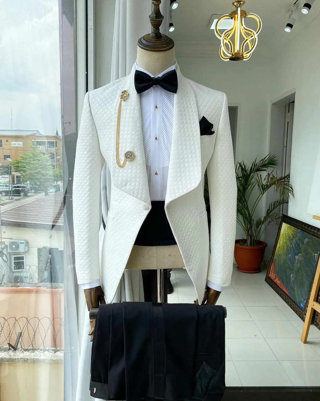 An Ivory White Shawl Lapel Square Patterned Jacquard Tuxedo Suit