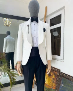 An Ivory White Shawl Lapel Unequal Pattern Jacquard Tuxedo Suit