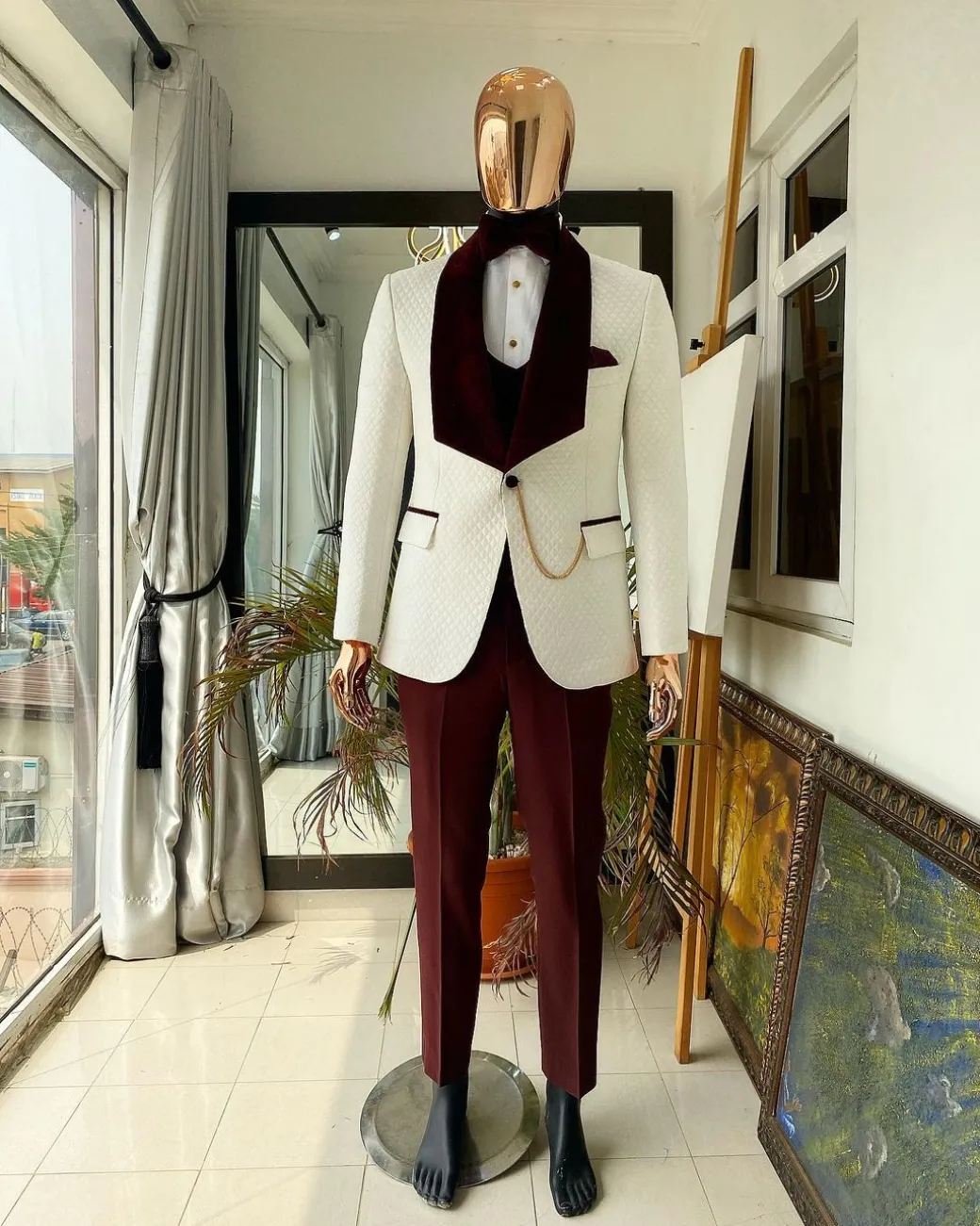 An Ivory white Square pattern shawl lapel Jacquard tuxedo suit