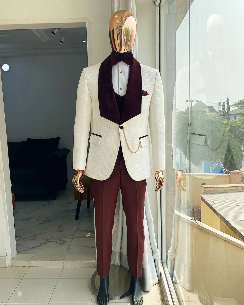 An Ivory white Square pattern shawl lapel Jacquard tuxedo suit