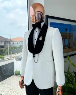 An Ivory white Square pattern jacquard shawl lapel jacquard tuxedo Suit
