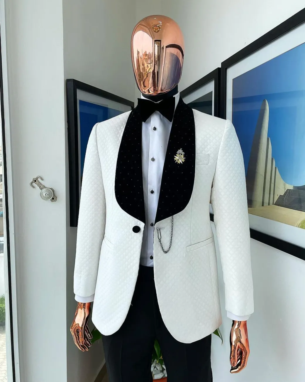 An Ivory white Square pattern jacquard shawl lapel jacquard tuxedo Suit