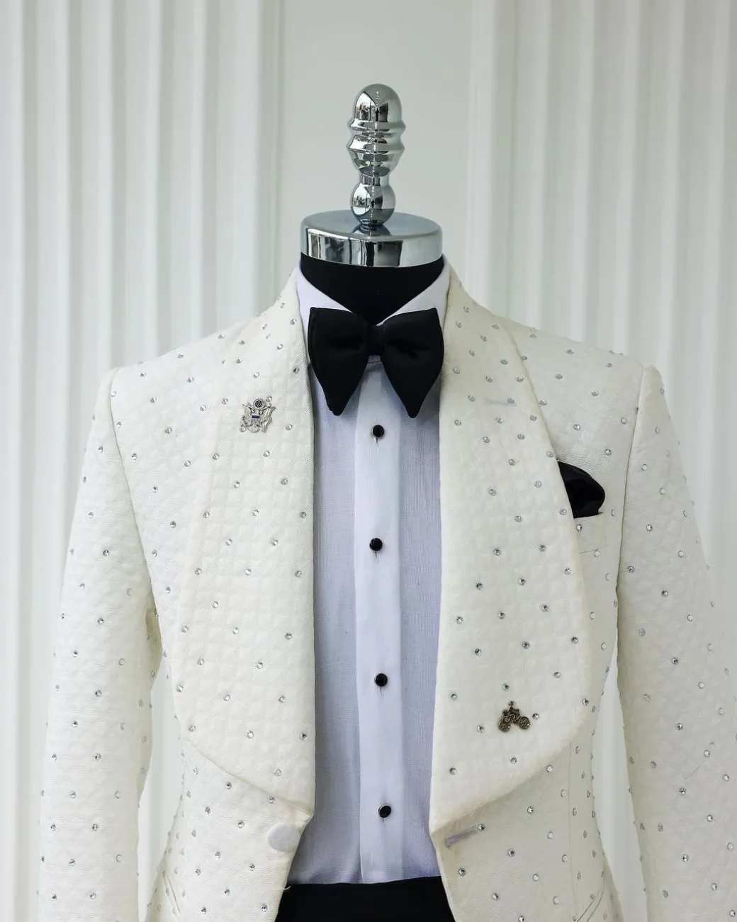 An Ivory White Square Pattern Jacquard, Shawl Lapel Tuxedo Suit