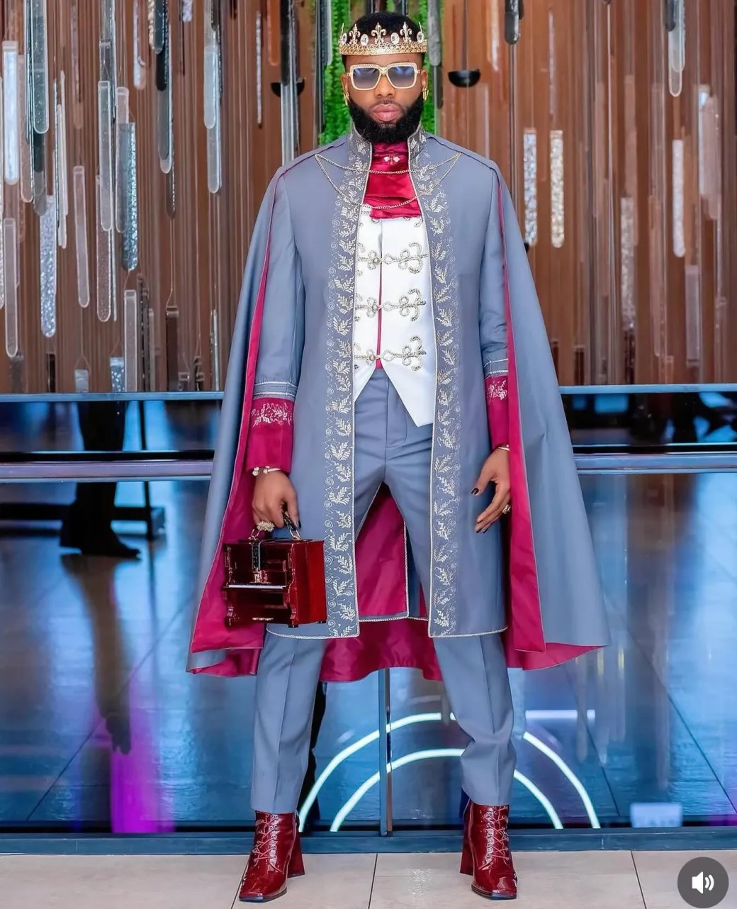 The “Bridgeton” 24 VS 4 suit