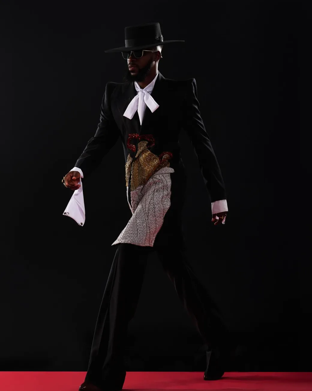 The “Eyo” Suit.