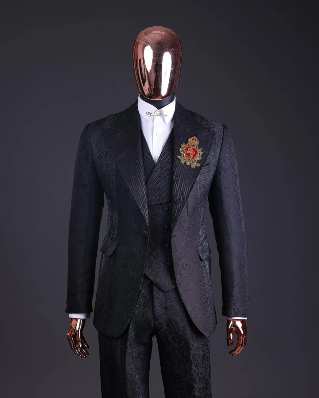 The “gogo” limited edition black mixed jacquard fabric peak lapel metallic jacquard suit