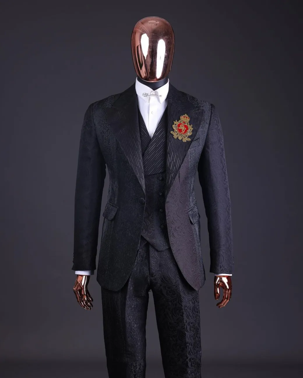 The “gogo” limited edition black mixed jacquard fabric peak lapel metallic jacquard suit
