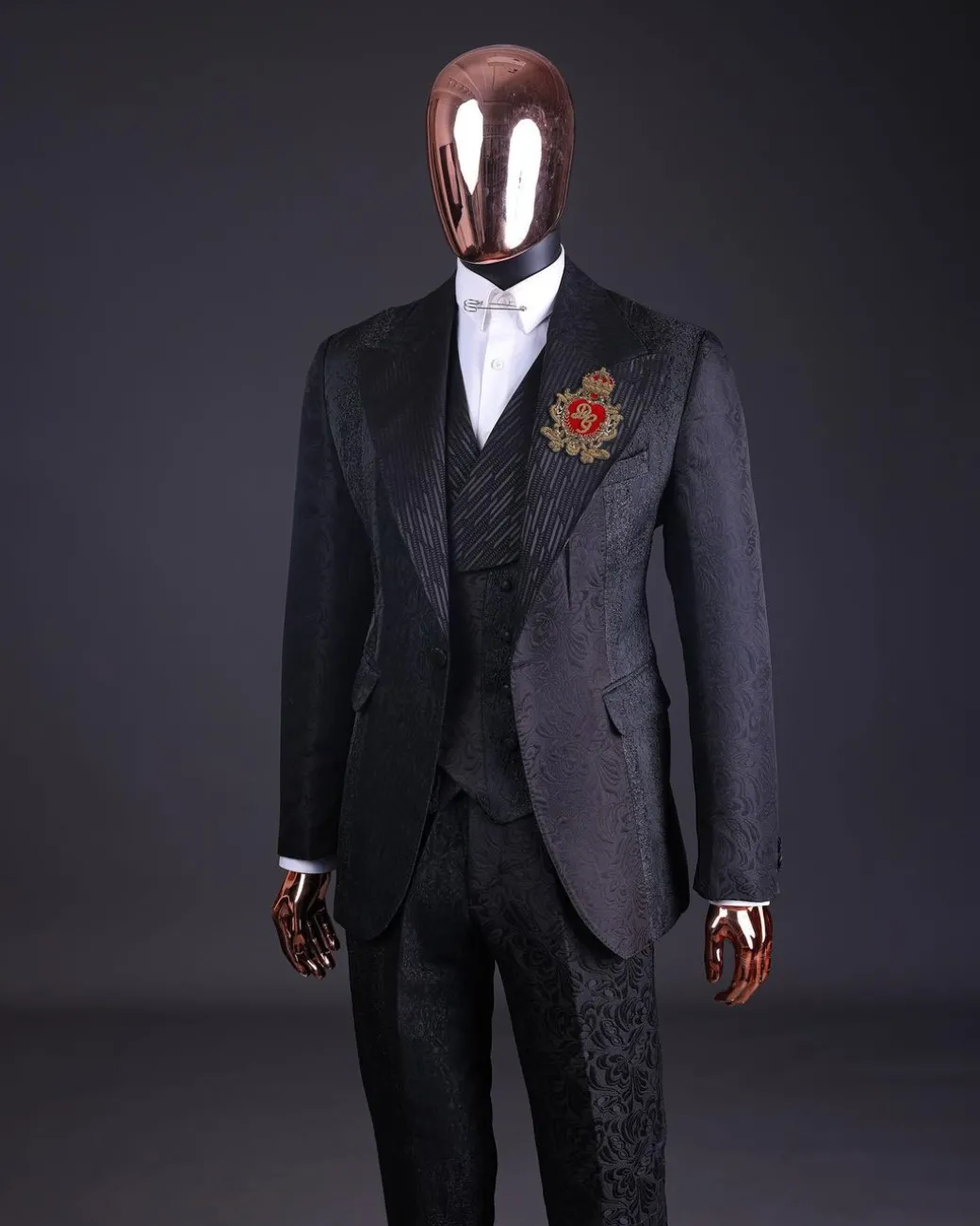 The “gogo” limited edition black mixed jacquard fabric peak lapel metallic jacquard suit