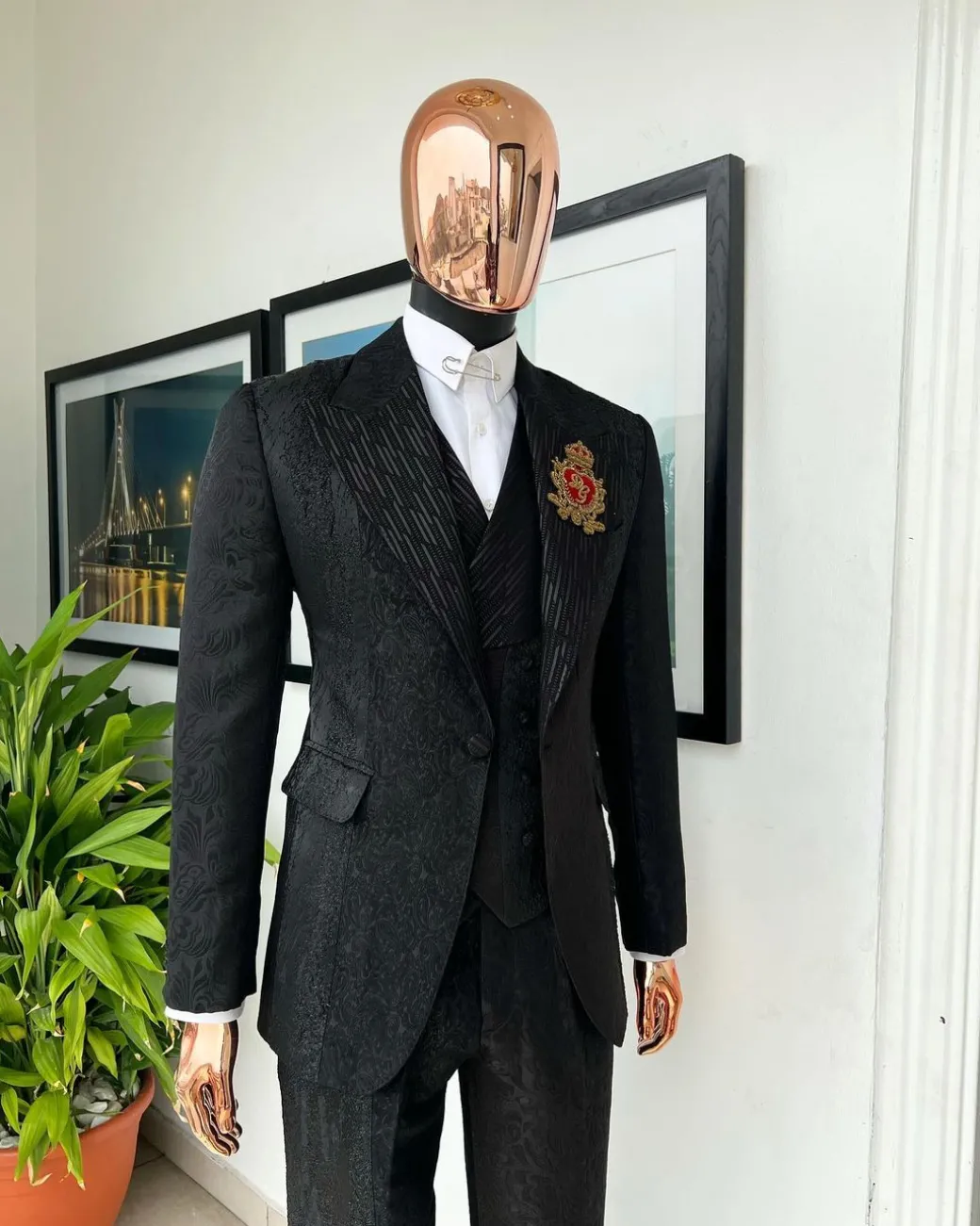 The “gogo” limited edition black mixed jacquard fabric peak lapel metallic jacquard suit