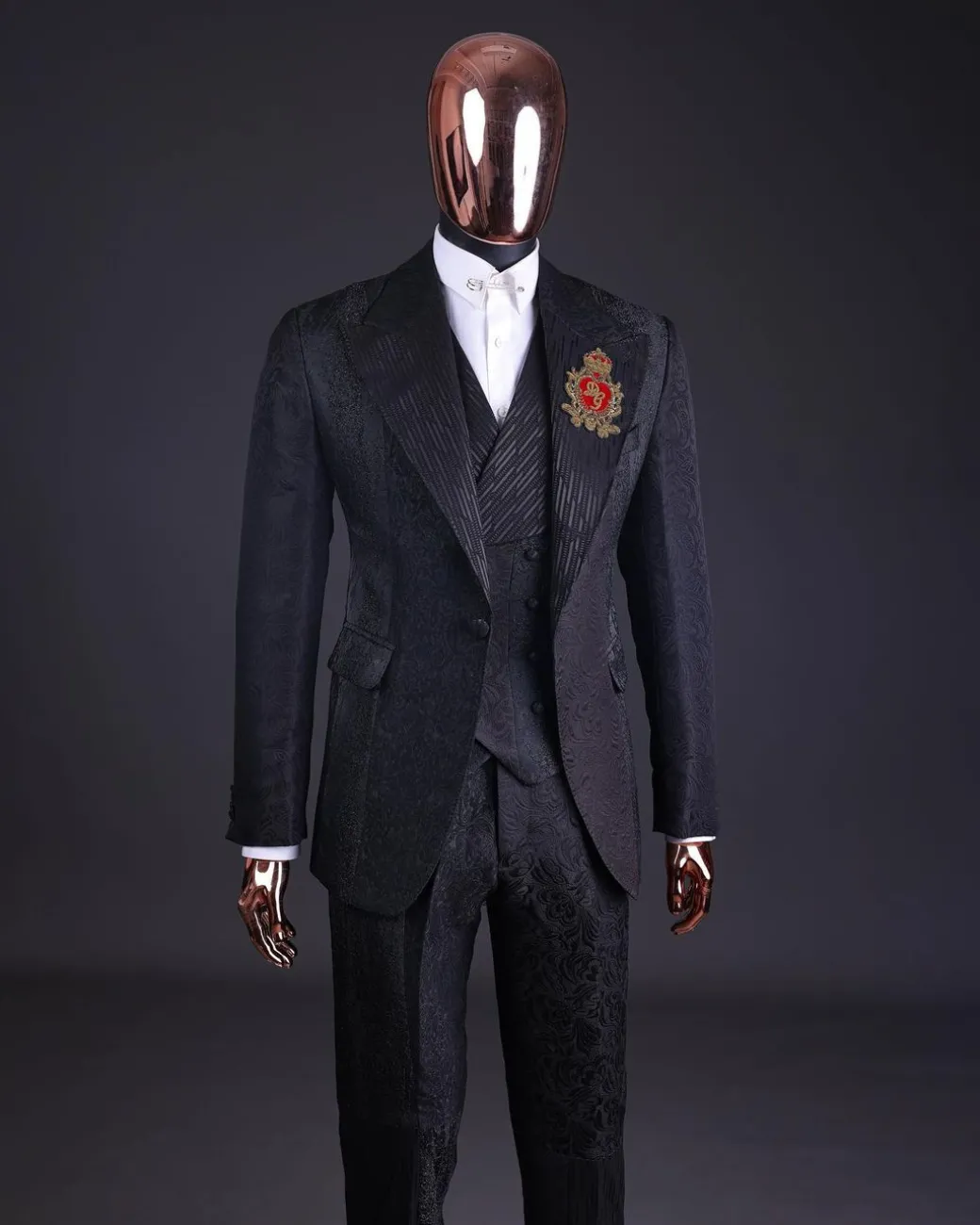 The “gogo” limited edition black mixed jacquard fabric peak lapel metallic jacquard suit
