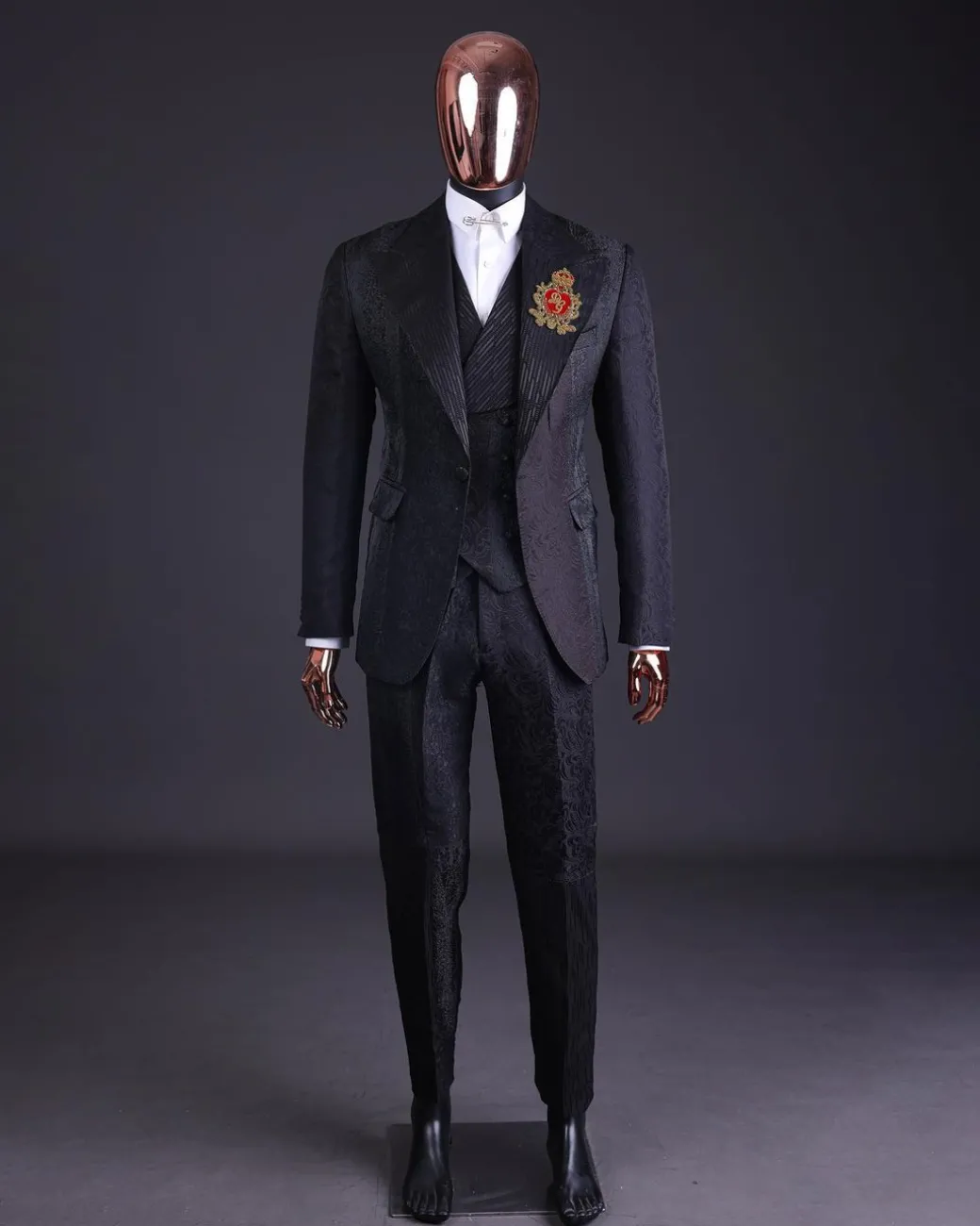 The “gogo” limited edition black mixed jacquard fabric peak lapel metallic jacquard suit